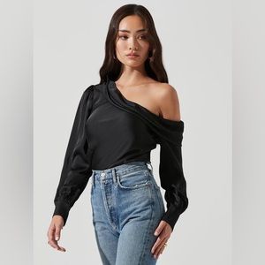 ASTR Asymmetrical One Shoulder Long Sleeve Top